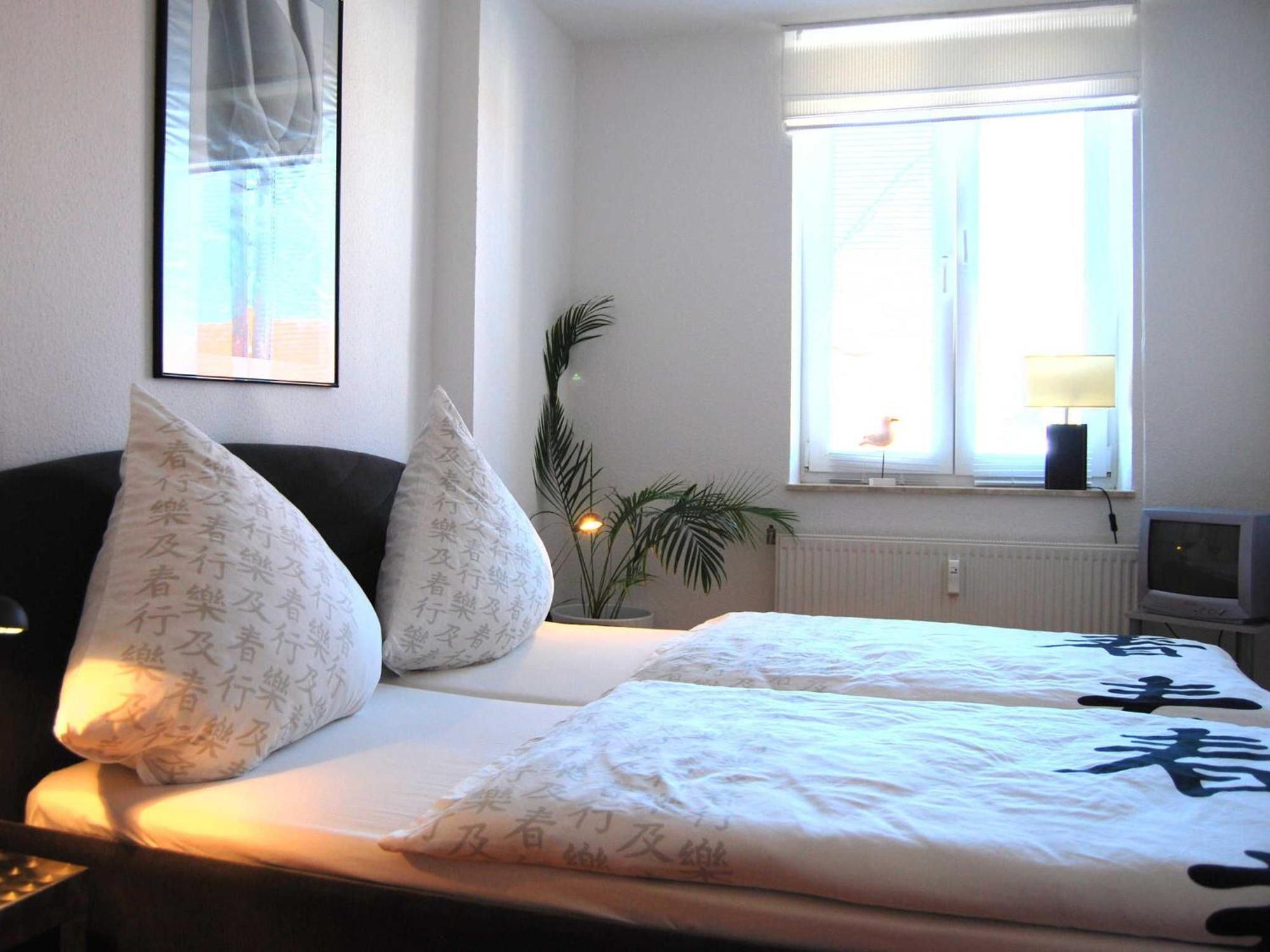 Ferienwohnung Warnemuende Am Kurpark Rostock Esterno foto