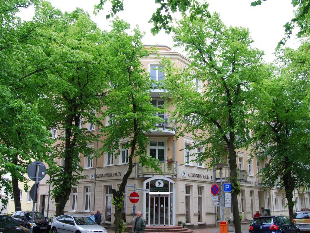 Ferienwohnung Warnemuende Am Kurpark Rostock Esterno foto