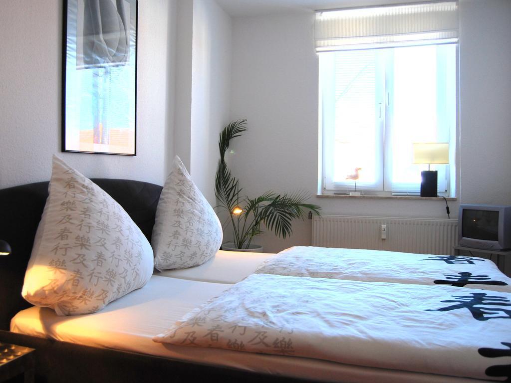 Ferienwohnung Warnemuende Am Kurpark Rostock Camera foto